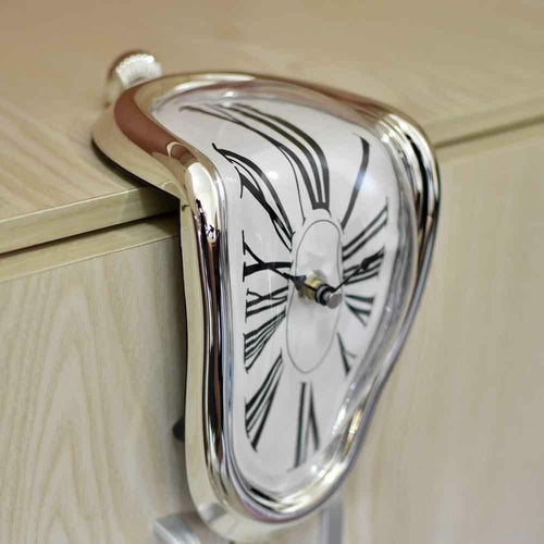 Schmelzende Uhr