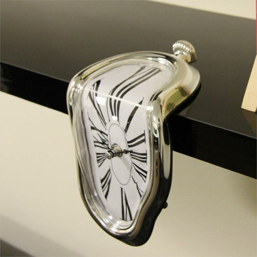 Schmelzende Uhr